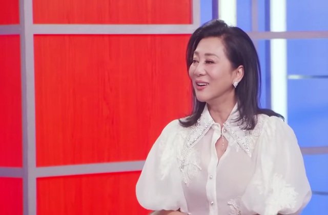 Nữ danh ca U80 lấy chồng k&eacute;m 13 tuổi, đ&agrave;n em ghen tị: "T&ocirc;i thua xa chị"- Ảnh 2.