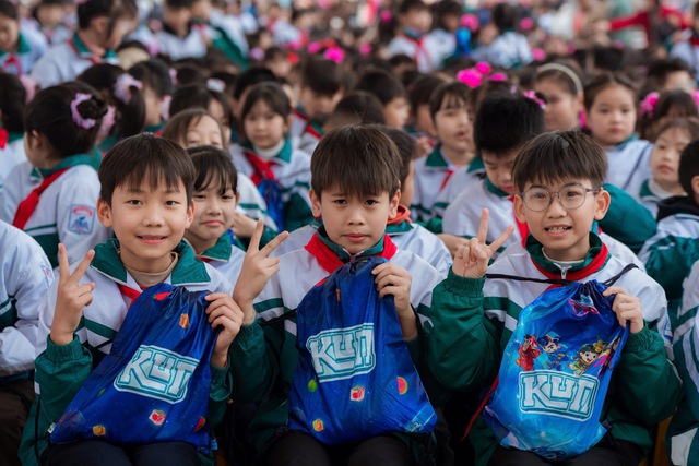 Chương tr&igrave;nh &ldquo;Xu&acirc;n sẻ chia - Tết y&ecirc;u thương&rdquo;, Ng&agrave;y hội &ldquo;Thiếu nhi Việt Nam - Học tập tốt, r&egrave;n luyện chăm&rdquo; tại tỉnh Tuy&ecirc;n Quang- Ảnh 2.