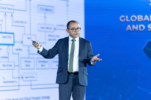 GS. Edson Prestes chia sẻ về x&acirc;y dựng c&aacute;c hệ thống AI c&oacute; đạo đức v&agrave; tr&aacute;ch nhiệm tại tọa đ&agrave;m "AI v&igrave; nh&acirc;n loại: Đạo đức v&agrave; an to&agrave;n AI trong kỷ nguy&ecirc;n mới", trong khu&ocirc;n khổ Tuần lễ Khoa học C&ocirc;ng nghệ VinFuture 2025.