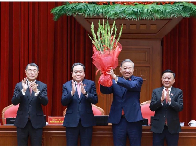 Nghi&ecirc;n cứu v&agrave; triển khai thực hiện nghị quyết Đại hội XIV: Từ qu&aacute;n triệt đến h&agrave;nh động, từ nhận thức đến kết quả thực chất- Ảnh 1.