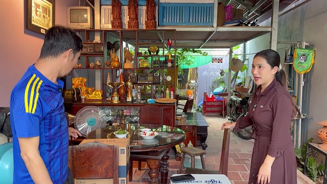 Nam diễn vi&ecirc;n bỏ TP.HCM về qu&ecirc; với vợ k&eacute;m 26 tuổi, x&acirc;y nh&agrave; với 30 triệu- Ảnh 1.