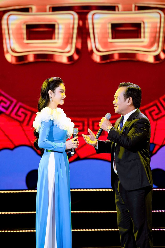 Kim Huyền S&acirc;m đ&oacute;ng h&agrave;i Tết c&ograve;n song ca c&ugrave;ng 1 nam NSƯT, kh&ocirc;ng ngại khen đ&agrave;n anh "tuyệt vời"- Ảnh 8.