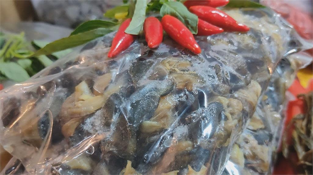 Triệt ph&aacute; &lsquo;xưởng&rsquo; d&ugrave;ng ho&aacute; chất ng&acirc;m 3 tấn thịt ốc b&aacute;n ra thị trường: Natri silicate độc hại thế n&agrave;o?- Ảnh 2.