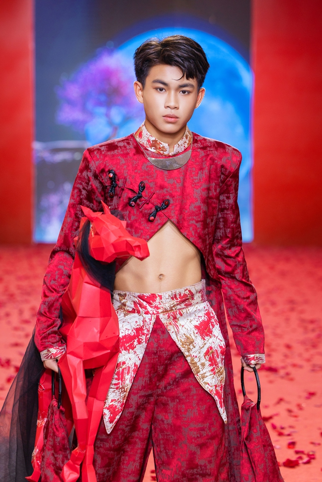 "Người mẫu triển vọng của năm" 2025 trổ tài hát rap tại sân khấu Gala Chào Xuân 2026- Ảnh 5. "Người mẫu triển vọng của năm" 2025 trổ tài hát rap tại sân khấu Gala Chào Xuân 2026- Ảnh 5.