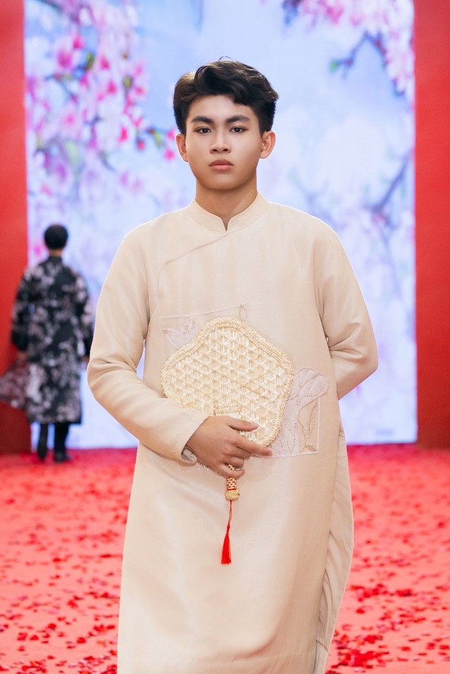 "Người mẫu triển vọng của năm" 2025 trổ tài hát rap tại sân khấu Gala Chào Xuân 2026- Ảnh 8. "Người mẫu triển vọng của năm" 2025 trổ tài hát rap tại sân khấu Gala Chào Xuân 2026- Ảnh 8.