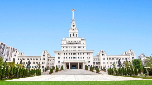 Vingroup đ&agrave;o tạo 20.000 nh&acirc;n t&agrave;i Ai thực chiến - Phụ cấp 8 triệu đồng/th&aacute;ng- Ảnh 1.