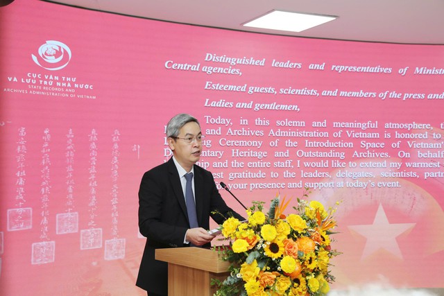 Ông Đặng Thanh Tùng - Cục trưởng Cục Văn thư và Lưu trữ nhà nước phát biểu tại chương trình Ông Đặng Thanh Tùng - Cục trưởng Cục Văn thư và Lưu trữ nhà nước phát biểu tại chương trình