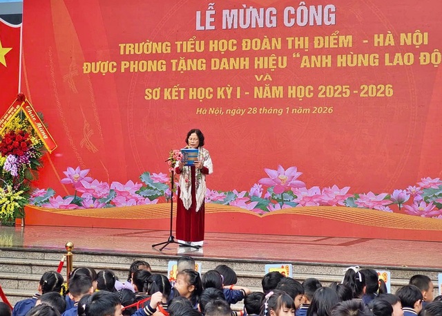 Nh&agrave; gi&aacute;o nh&acirc;n d&acirc;n Nguyễn Thị Hiền, Chủ tịch Hội đồng quản trị nh&agrave; trường ph&aacute;t biểu tại Chương tr&igrave;nh