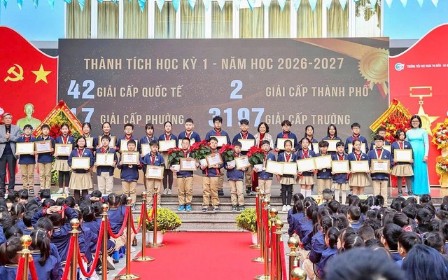 Trường Tiểu học Đo&agrave;n Thị Điểm đ&oacute;n nhận danh hiệu Anh h&ugrave;ng Lao động- Ảnh 3.