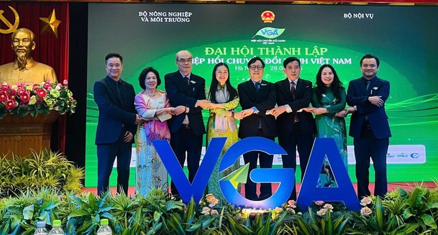 Ban l&atilde;nh đạo Hiệp hội Chuyển đổi xanh Việt Nam.