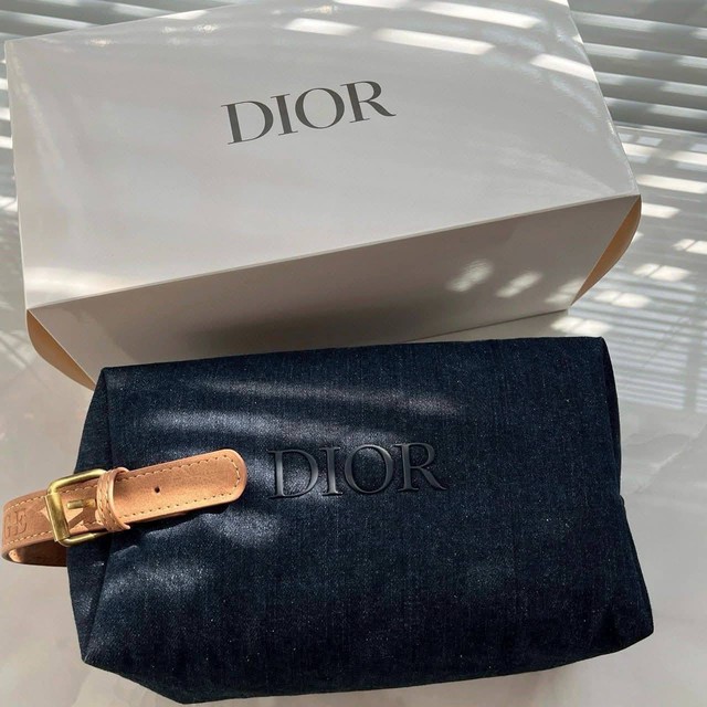 Hoa hậu &Yacute; Nhi tặng bạn trai t&uacute;i Dior, mặc &aacute;o đ&ocirc;i "qu&yacute; tộc" trước tin đồn sắp cưới- Ảnh 3.