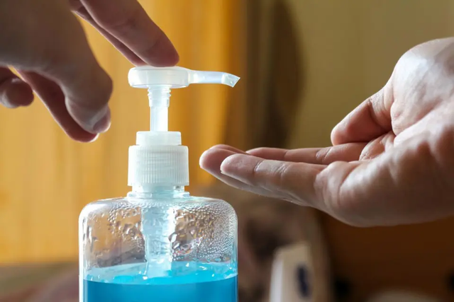 B&aacute;c sĩ khuyến c&aacute;o c&aacute;c gia đ&igrave;nh n&ecirc;n chuẩn bị 5 vật dụng bảo hộ thiết yếu để ph&ograve;ng chống virus Nipah- Ảnh 4.