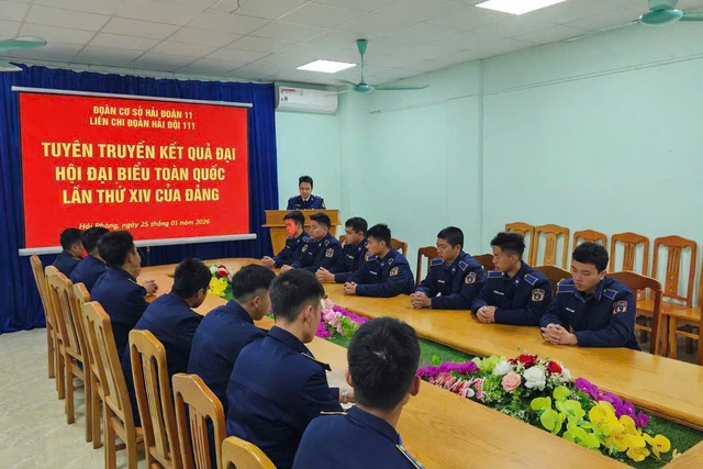 Tuổi trẻ Hải đo&agrave;n 11 Cảnh s&aacute;t biển ra qu&acirc;n hưởng ứng &ldquo;Ng&agrave;y Thanh ni&ecirc;n c&ugrave;ng h&agrave;nh động&rdquo;, ch&agrave;o mừng th&agrave;nh c&ocirc;ng Đại hội XIV của Đảng- Ảnh 1.