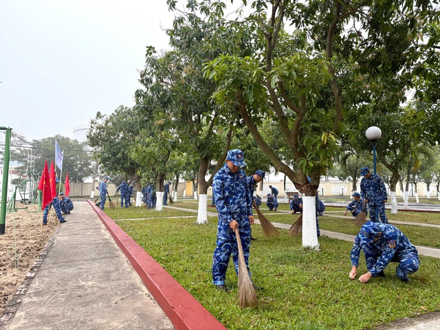 Tuổi trẻ Hải đo&agrave;n 11 Cảnh s&aacute;t biển ra qu&acirc;n hưởng ứng &ldquo;Ng&agrave;y Thanh ni&ecirc;n c&ugrave;ng h&agrave;nh động&rdquo;, ch&agrave;o mừng th&agrave;nh c&ocirc;ng Đại hội XIV của Đảng- Ảnh 3.