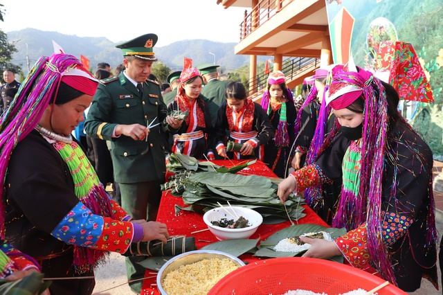 Tổ chức "Xu&acirc;n Bi&ecirc;n ph&ograve;ng ấm l&ograve;ng d&acirc;n bản".