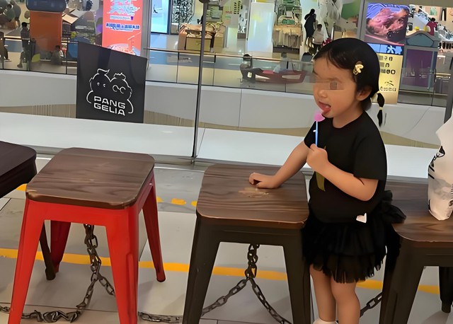 B&eacute; g&aacute;i 4 tuổi đi học về thường xuy&ecirc;n g&atilde;i v&ugrave;ng k&iacute;n, b&aacute;c sĩ n&oacute;i một c&acirc;u khiến mẹ sững người- Ảnh 1.