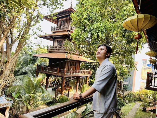 Nam nghệ sĩ một l&ograve;ng hướng Phật, kh&ocirc;ng cưới vợ, sống một m&igrave;nh trong biệt thự nguy nga ở TP.HCM- Ảnh 7.