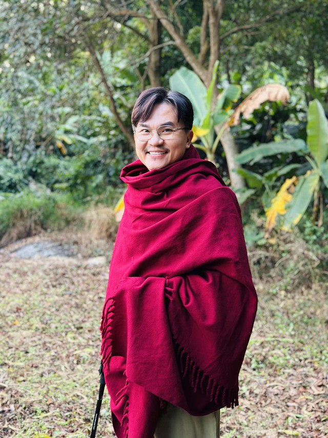 Nam nghệ sĩ một l&ograve;ng hướng Phật, kh&ocirc;ng cưới vợ, sống một m&igrave;nh trong biệt thự nguy nga ở TP.HCM- Ảnh 6.