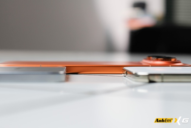 Tr&ecirc;n tay chiếc "Pro Air" từ Trung Quốc m&agrave; Apple v&agrave; Samsung phải ch&agrave;o thua: Nhẹ hơn iPhone Air v&agrave; Galaxy S25 Edge m&agrave; pin 5.500mAh, đủ 3 camera, gi&aacute; lại rẻ hơn- Ảnh 3.