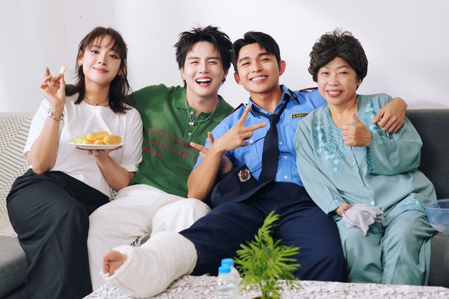 Vừa giành giải Mai Vàng, Duy Khánh hé lộ những dự định cho năm mới 2026- Ảnh 3. Vừa giành giải Mai Vàng, Duy Khánh hé lộ những dự định cho năm mới 2026- Ảnh 3.