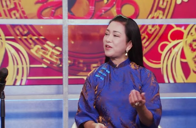 Nữ ca sĩ là đại gia ở Mỹ, đeo kim cương chói mắt: "Tôi cứ lì mặt ra"- Ảnh 1. Nữ ca sĩ là đại gia ở Mỹ, đeo kim cương chói mắt: "Tôi cứ lì mặt ra"- Ảnh 1.