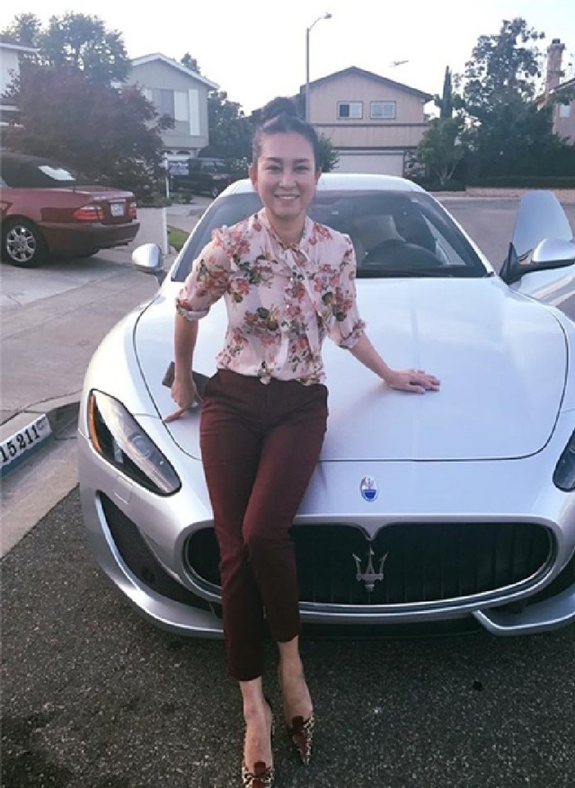 Nữ ca sĩ là đại gia ở Mỹ, đeo kim cương chói mắt: "Tôi cứ lì mặt ra"- Ảnh 2. Nữ ca sĩ là đại gia ở Mỹ, đeo kim cương chói mắt: "Tôi cứ lì mặt ra"- Ảnh 2.