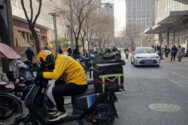 Thất nghiệp, thạc sĩ Triết học U40 đi l&agrave;m shipper giao đồ ăn- Ảnh 2.