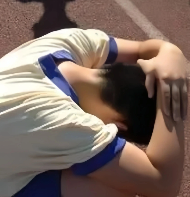 Con bị bắt nạt, thay v&igrave; dạy ch&uacute;ng đ&aacute;nh trả, cha mẹ n&ecirc;n l&agrave;m 4 điều để con m&igrave;nh trở th&agrave;nh đứa nhỏ "kh&ocirc;ng dễ động v&agrave;o"- Ảnh 1.