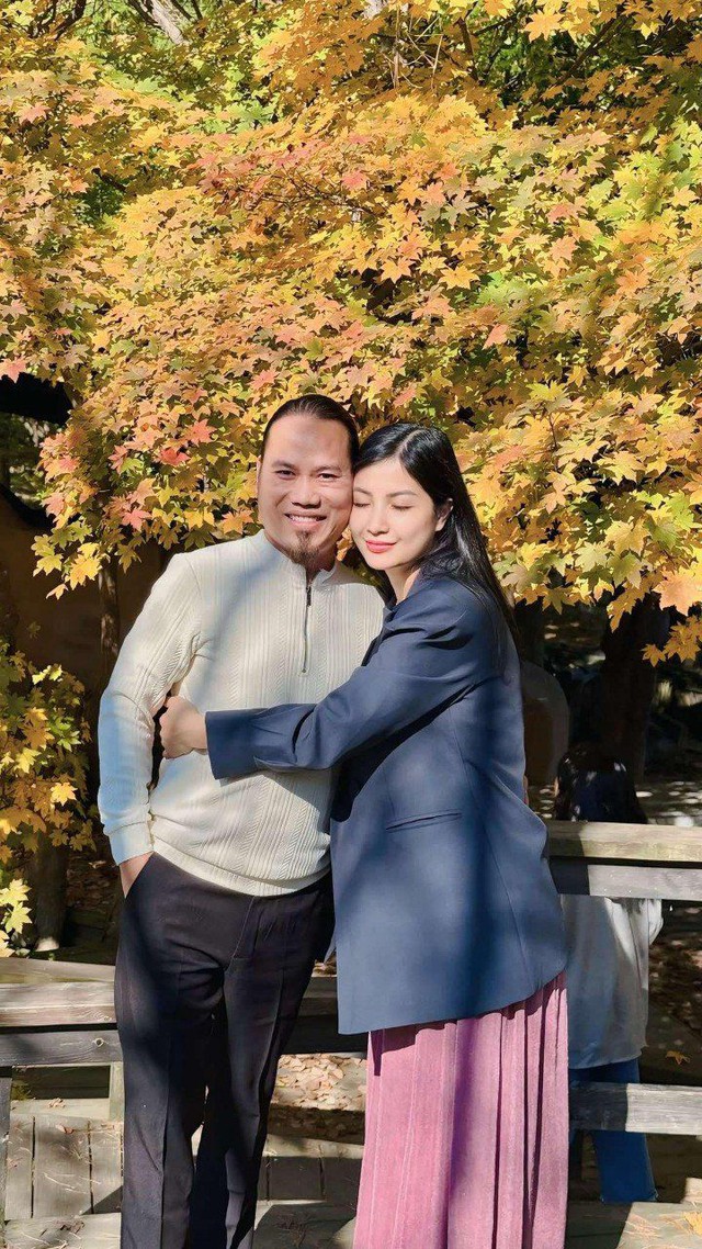 Nhan sắc vợ chân dài sinh 5 con cho nam nghệ sĩ đình đám sở hữu biệt phủ dát vàng ở Hà Nội- Ảnh 5. Nhan sắc vợ chân dài sinh 5 con cho nam nghệ sĩ đình đám sở hữu biệt phủ dát vàng ở Hà Nội- Ảnh 5.