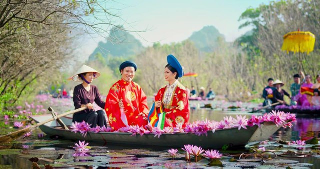 Nhan sắc vợ chân dài sinh 5 con cho nam nghệ sĩ đình đám sở hữu biệt phủ dát vàng ở Hà Nội- Ảnh 6. Nhan sắc vợ chân dài sinh 5 con cho nam nghệ sĩ đình đám sở hữu biệt phủ dát vàng ở Hà Nội- Ảnh 6.