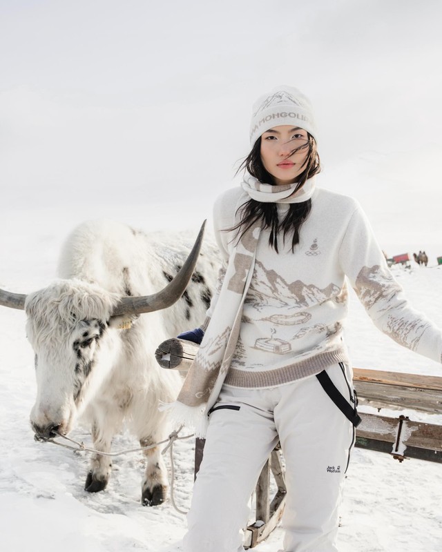 Thứ đáng ngắm nhất lúc này là đồng phục Olympic của Mông Cổ: Quá đẹp, quá nghệ!- Ảnh 6. Thứ đáng ngắm nhất lúc này là đồng phục Olympic của Mông Cổ: Quá đẹp, quá nghệ!- Ảnh 6.