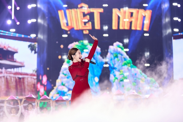 Hương Tràm tự hào khi trình diễn "Việt Nam tinh hoa"- Ảnh 3. Hương Tràm tự hào khi trình diễn "Việt Nam tinh hoa"- Ảnh 3.