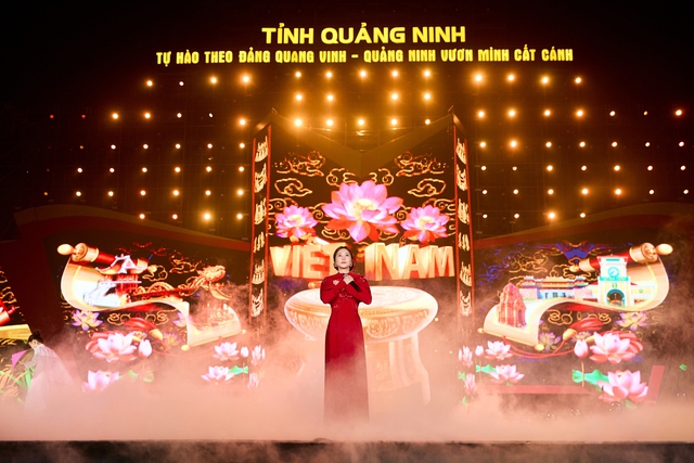 Hương Tràm tự hào khi trình diễn "Việt Nam tinh hoa"- Ảnh 1. Hương Tràm tự hào khi trình diễn "Việt Nam tinh hoa"- Ảnh 1.