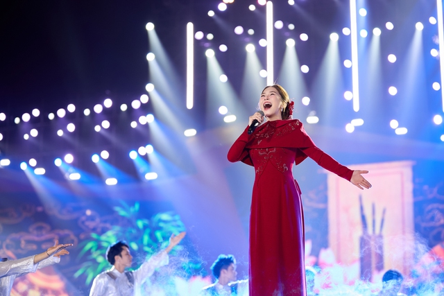 Hương Tràm tự hào khi trình diễn "Việt Nam tinh hoa"- Ảnh 7. Hương Tràm tự hào khi trình diễn "Việt Nam tinh hoa"- Ảnh 7.