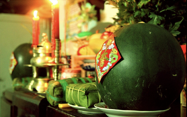 Cho&aacute;ng v&aacute;ng m&agrave;n cầm 5 triệu đồng của b&agrave; nội trợ sắm Tết &ecirc; hề thịt c&aacute; lại c&ograve;n dư sức l&igrave; x&igrave; cho 20 đứa ch&aacute;u mỗi đứa 50k- Ảnh 1.