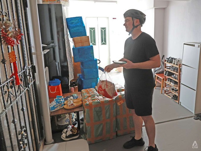 Shipper 43 tuổi ban ngày làm văn phòng, tối mở app đi giao đồ ăn: Kiếm thêm gần 12 triệu/tháng!- Ảnh 2. Shipper 43 tuổi ban ngày làm văn phòng, tối mở app đi giao đồ ăn: Kiếm thêm gần 12 triệu/tháng!- Ảnh 2.