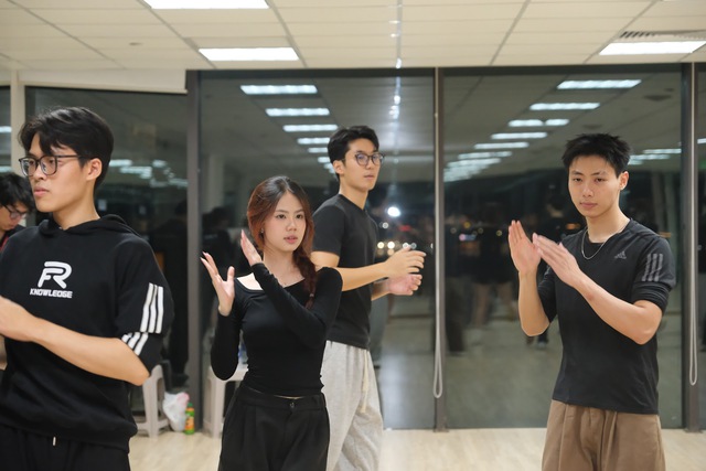 TOP 16 TRAI T&Agrave;I G&Aacute;I GIỎI B&Aacute;CH KHOA Đ&Atilde; SẴN S&Agrave;NG VỚI Đ&Ecirc;M CHUNG KẾT MR & MISS B&Aacute;CH KHOA 2025- Ảnh 3.