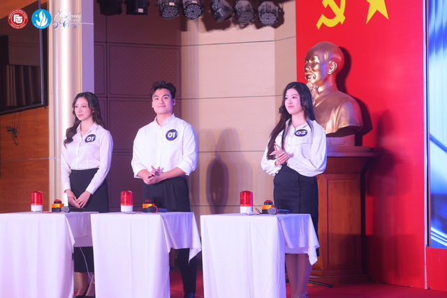 Bản lĩnh trí tuệ của sinh viên Ngoại thương trên sân khấu Duyên dáng Ngoại thương 2025- Ảnh 2. Bản lĩnh trí tuệ của sinh viên Ngoại thương trên sân khấu Duyên dáng Ngoại thương 2025- Ảnh 2.