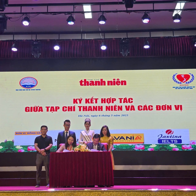 Chào năm mới 2026: Tạp chí Thanh niên cùng tuổi trẻ Việt Nam tự hào, vững tin theo Đảng
- Ảnh 12. Chào năm mới 2026: Tạp chí Thanh niên cùng tuổi trẻ Việt Nam tự hào, vững tin theo Đảng
- Ảnh 12.