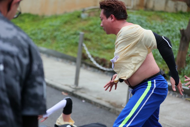 Trấn Th&agrave;nh bị bắt quả tang l&uacute;c 2 giờ s&aacute;ng- Ảnh 5.