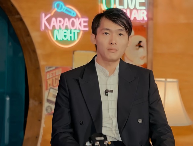 Nam ca sĩ sống v&ocirc; gia cư, đi lang thang: Phải x&eacute; th&ugrave;ng giấy l&agrave;m chăn đắp- Ảnh 1.