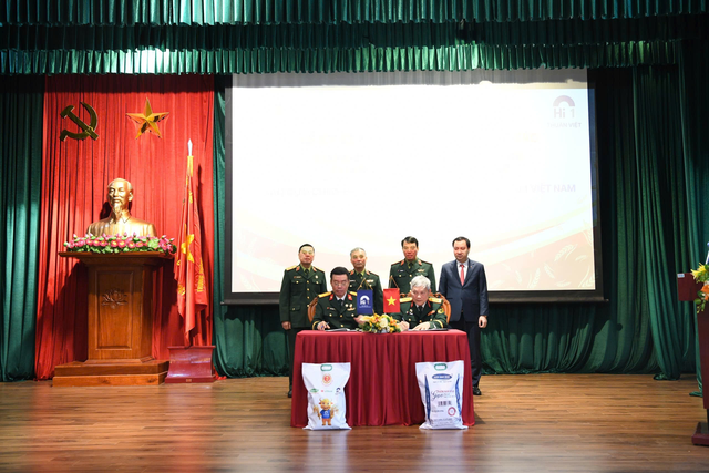 B&aacute;o Cựu chiến binh Việt Nam k&yacute; kết hợp t&aacute;c truyền th&ocirc;ng, ph&aacute;t động chiến dịch "Tải ứng dụng Hi1 - Trao gạo nghĩa t&igrave;nh"- Ảnh 1.