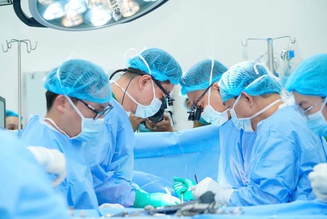 Nhịp tim hồi sinh trong khoảnh khắc cuối năm: Ca gh&eacute;p tim xuy&ecirc;n đ&ecirc;m tại Bệnh viện Đại học Y Dược TP. Hồ Ch&iacute; Minh- Ảnh 1.