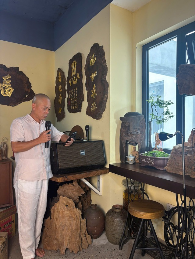 Nam nghệ sĩ cưới chân dài kém 9 tuổi từng thi Hoa hậu, sở hữu nhà sang 4 tầng ở Hà Nội- Ảnh 7. Nam nghệ sĩ cưới chân dài kém 9 tuổi từng thi Hoa hậu, sở hữu nhà sang 4 tầng ở Hà Nội- Ảnh 7.