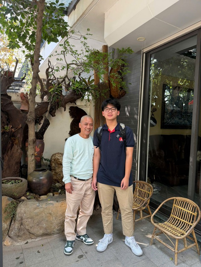 Nam nghệ sĩ cưới chân dài kém 9 tuổi từng thi Hoa hậu, sở hữu nhà sang 4 tầng ở Hà Nội- Ảnh 5. Nam nghệ sĩ cưới chân dài kém 9 tuổi từng thi Hoa hậu, sở hữu nhà sang 4 tầng ở Hà Nội- Ảnh 5.