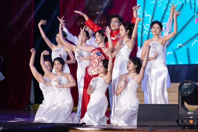 KH&Eacute;P LẠI MR & MISS B&Aacute;CH KHOA 2025: H&Agrave;NH TR&Igrave;NH TỎA S&Aacute;NG CỦA TR&Iacute; TUỆ, SẮC ĐẸP, T&Agrave;I NĂNG V&Agrave; BẢN LĨNH- Ảnh 3.