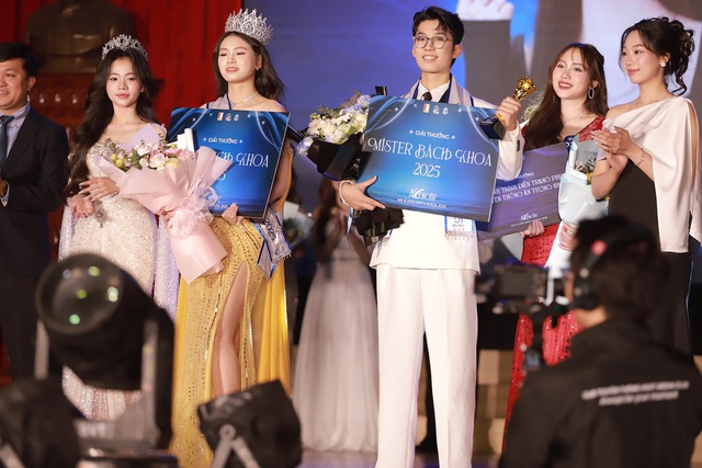 KH&Eacute;P LẠI MR & MISS B&Aacute;CH KHOA 2025: H&Agrave;NH TR&Igrave;NH TỎA S&Aacute;NG CỦA TR&Iacute; TUỆ, SẮC ĐẸP, T&Agrave;I NĂNG V&Agrave; BẢN LĨNH- Ảnh 6.