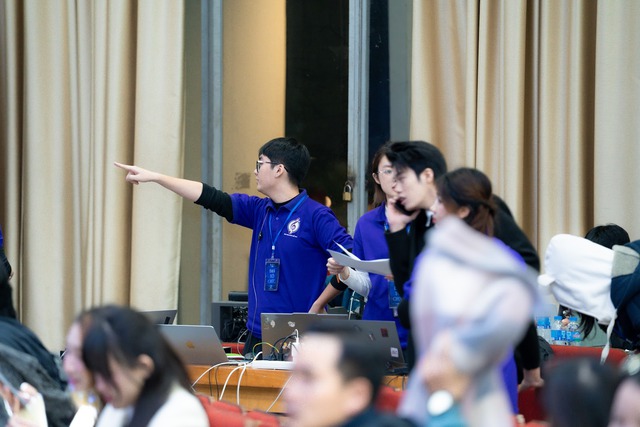 NHỮNG NGƯỜI THẦM LẶNG ĐỨNG SAU &Aacute;NH Đ&Egrave;N, TẠO N&Ecirc;N MR & MISS B&Aacute;CH KHOA 2025 - Ảnh 2.