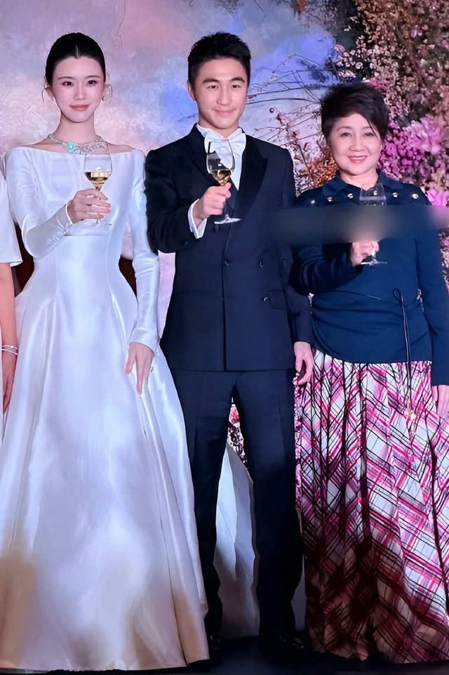 Sau 7 năm hy sinh, siêu mẫu Hề Mộng Dao mới nhận được lời cảm ơn từ "bà tư" quyền lực- Ảnh 2.