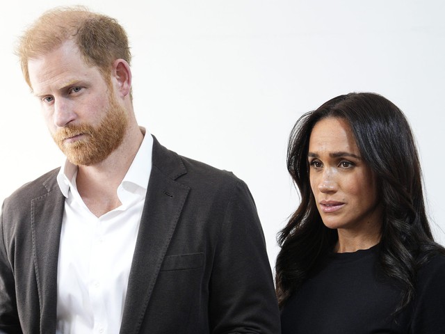 Vợ chồng Harry - Meghan lên tiếng gay gắt vì paparazzi xuất hiện gần trường học của Archie và Lilibet- Ảnh 1.